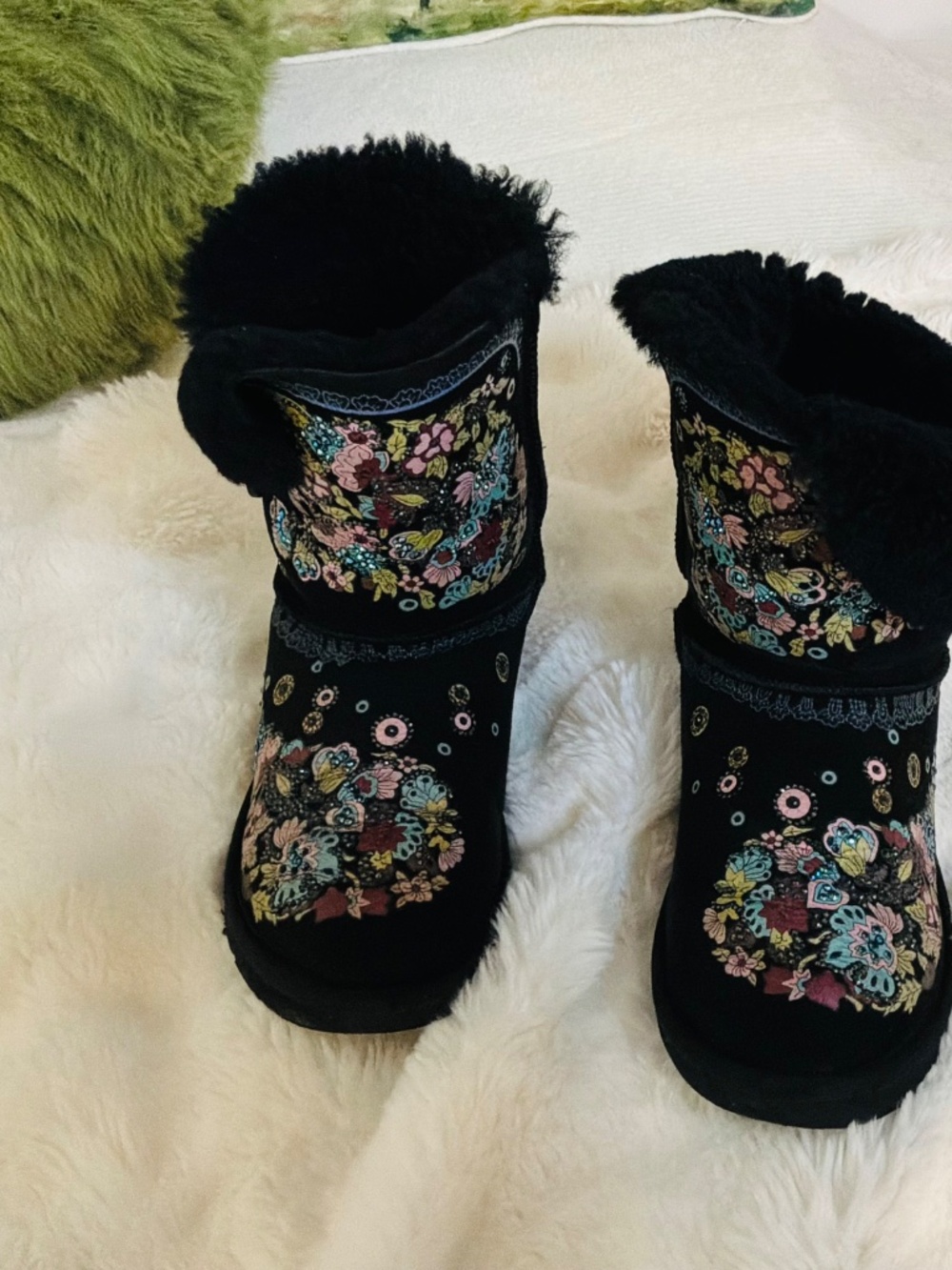 RARE VINTAGE UGG Juliette Floral Embroidered Suede Boots Size 9 - Picture 4 of 12